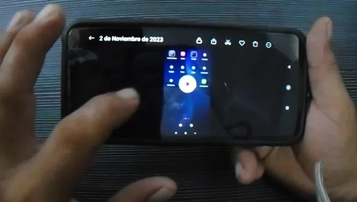 Selecciona el ícono de las tijeras (editor de video).