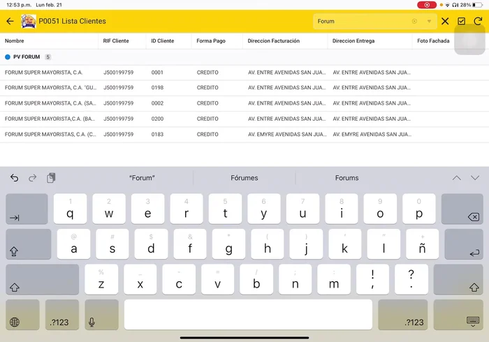 Documentar los días de visita y observaciones relevantes (necesidad de aviso previo, preferencias de entrega, etc.).