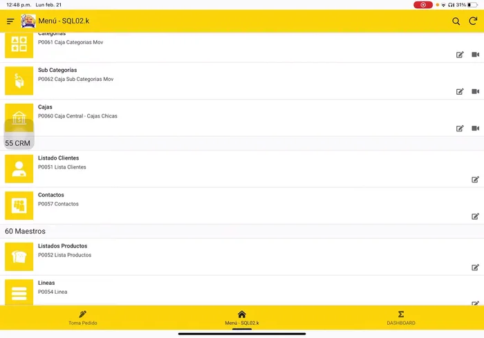 Un mismo contacto puede estar asociado a varios clientes.