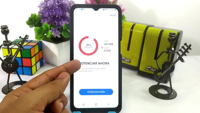 Escanear el teléfono para detectar archivos y caché innecesarios.