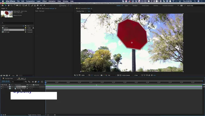 Importa el parche de Photoshop a After Effects. Usa una máscara para aislar el logo de la escuela de movimiento y aplica un desenfoque a la máscara para suavizar los bordes.