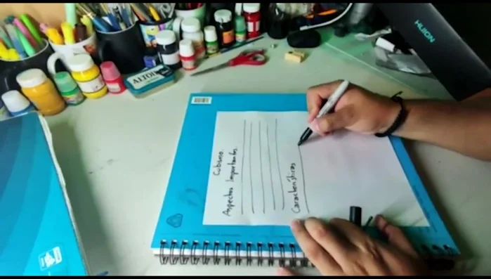 Buscar una imagen representativa del estilo escogido en internet e imprimirla (o dibujarla si no se dispone de impresora). Incluir el nombre del autor y el título de la obra.