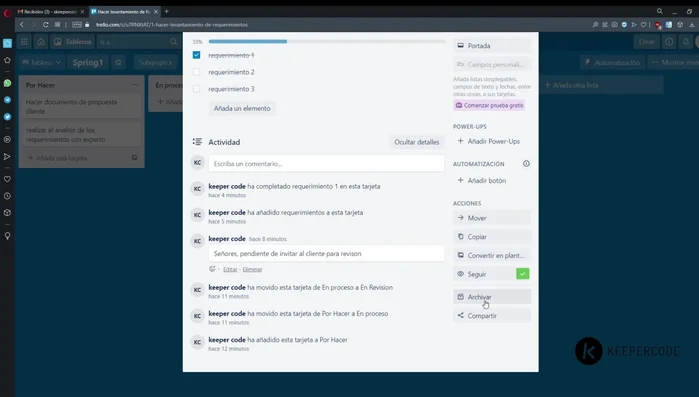 Archivar tareas completadas para mantener el tablero organizado.