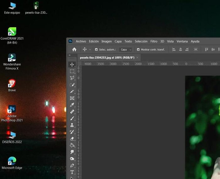 Duplicar la capa seleccionada (Control + J). Esto creará una copia solo de la parte seleccionada.