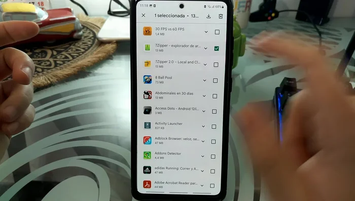 Haz clic en el icono de descarga para reinstalar.