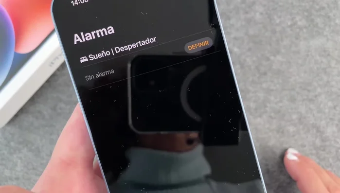 Selecciona la pestaña 'Alarmas'.