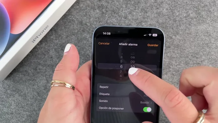 Configura los días de repetición (diariamente, días de semana, etc.).