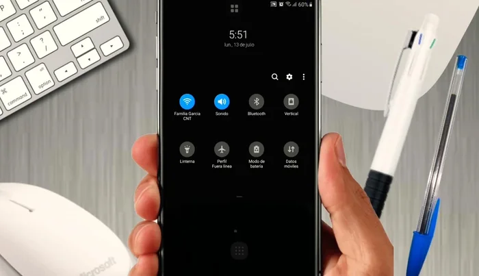 Busca la opción 'Sincronizar' en las configuraciones de notificaciones (puede variar según el dispositivo).