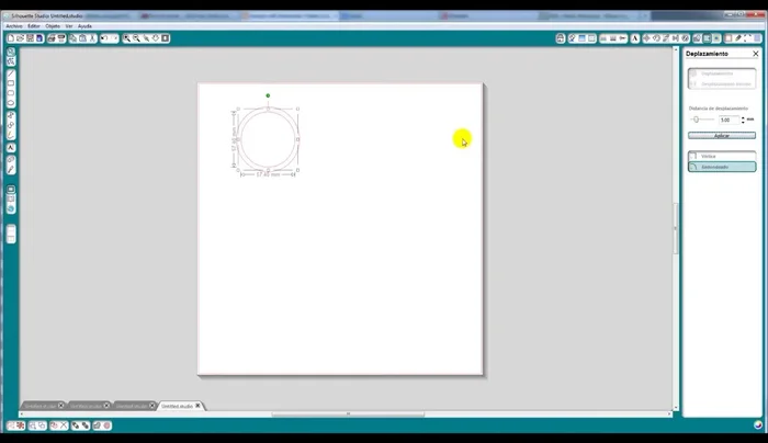Abre Silhouette Studio y crea dos formas que se superpongan (ej: dos círculos concéntricos).