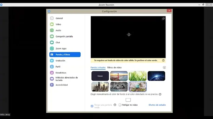 Seleccionar el color de la pared detrás de ti para que Zoom pueda diferenciar la imagen del fondo. (Zoom utilizará este color para "recortar" la imagen de tu fondo).