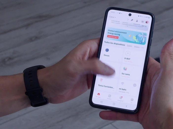 Revisa el estado del robot (espera, carga, error) en la pantalla principal.