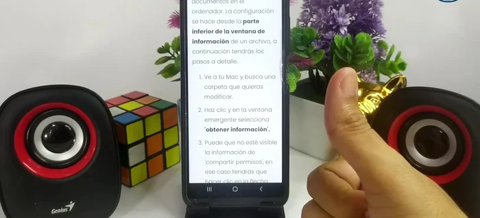 Selecciona "Obtener información". Si no ves la opción de compartir permisos, busca una flechita y presiónala.