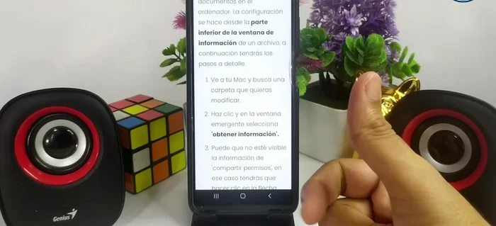 Selecciona "Obtener información". Si no ves la opción de compartir permisos, busca una flechita y presiónala.