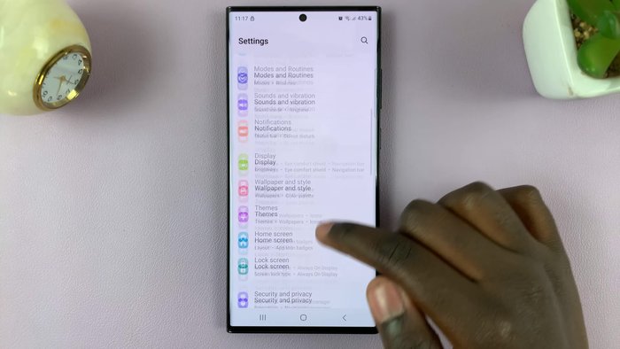 Dentro de "Administración general", busca y selecciona "Configuración del teclado Samsung".