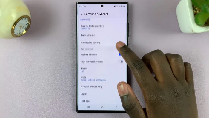 Desplázate hacia abajo hasta encontrar "Selecciona el contenido de terceros para usar".
