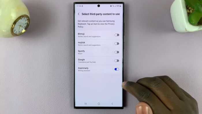 Activa o desactiva Grammarly utilizando el interruptor de palanca junto a su nombre.