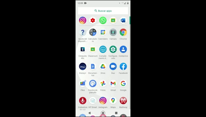 Nombra tu archivo tocando la parte superior izquierda, borrando el nombre predeterminado y escribiendo el tuyo.
