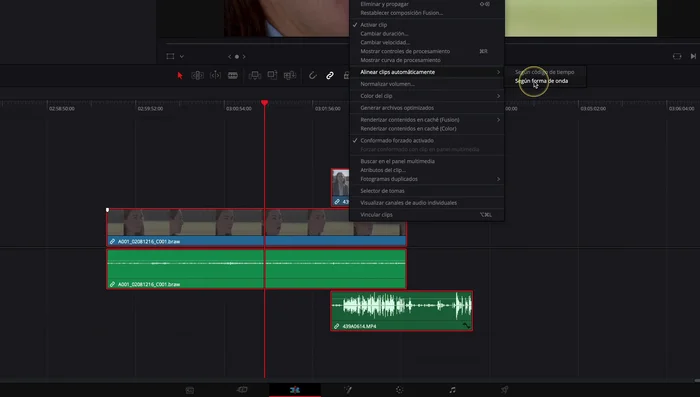Elegir la opción 'Alinear clip automáticamente según forma de onda'.