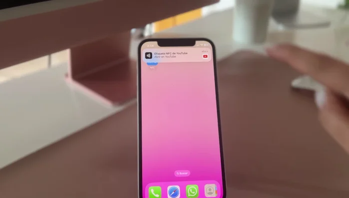 Prueba la tarjeta acercando tu teléfono para comprobar que funciona.