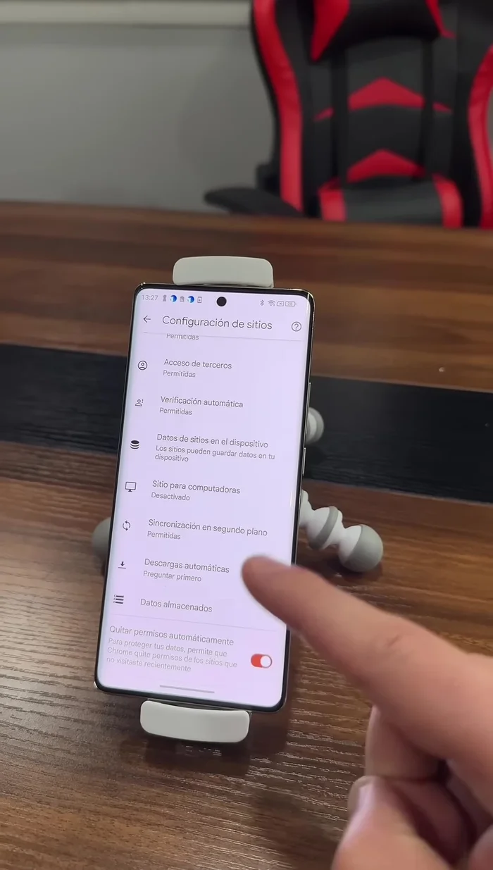 Presiona "Borrar todos los datos" para liberar espacio.