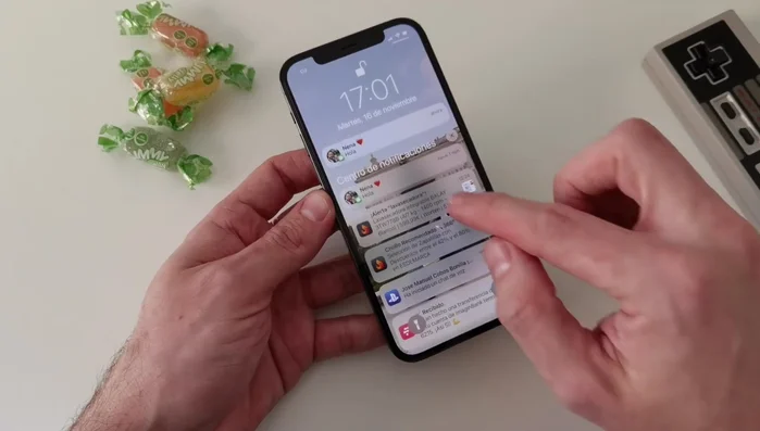 Configura las previsualizaciones: Decide si quieres ver el contenido del mensaje (siempre, nunca o solo cuando el dispositivo esté desbloqueado).