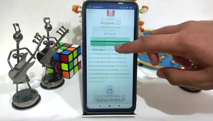 Introduce la URL de cada sitio web al que deseas permitir que ejecute Flash.