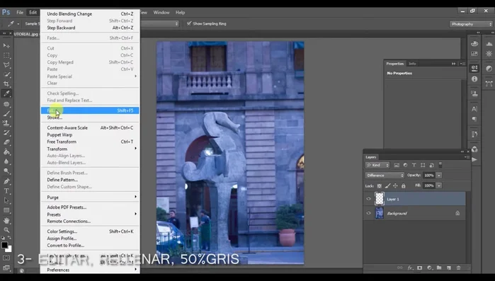 Ir a 'Editar > Rellenar' y seleccionar la opción '50% gris'.