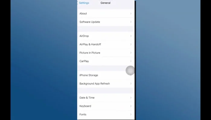 Desplácese hacia abajo y pulse 'Transferir o restablecer el iPhone'.