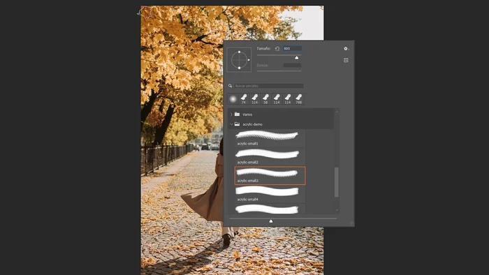 Ajustar el tamaño del pincel (comenzar con un tamaño grande, alrededor de 800px) y pintar sobre la capa duplicada, manteniendo presionado el clic.
