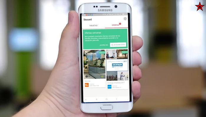 Muestra el código de barras de tu tarjeta en el comercio.