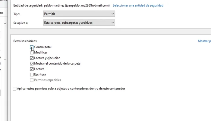 En la lista de permisos, seleccionar 'Control total' para el usuario.