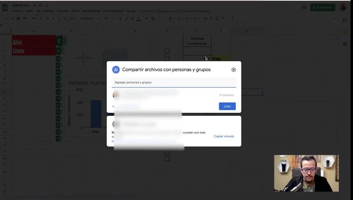 Compartir la hoja de cálculo con otros usuarios en tiempo real, con diferentes permisos (propietario, editor, visor).