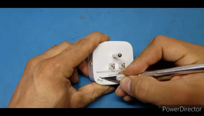 Desconectar el enchufe inteligente de la corriente eléctrica.