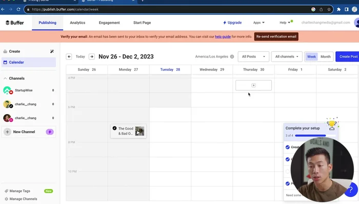 Crea tus publicaciones: agrega texto, imágenes, videos y hashtags. Puedes usar la herramienta de IA para generar texto.