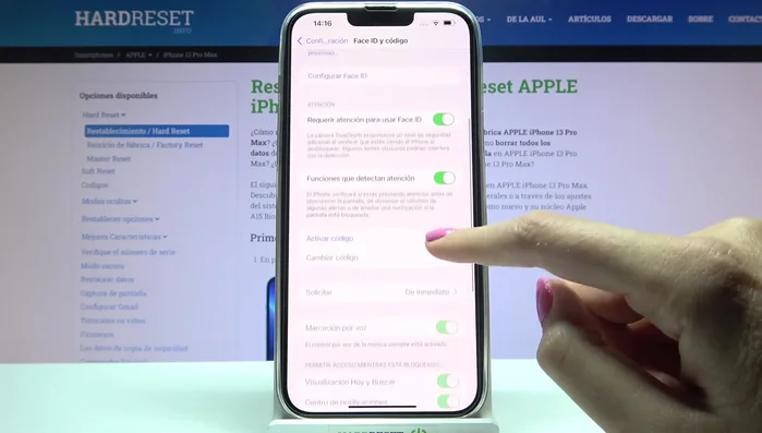 Activa el código pulsando en la pestaña correspondiente.