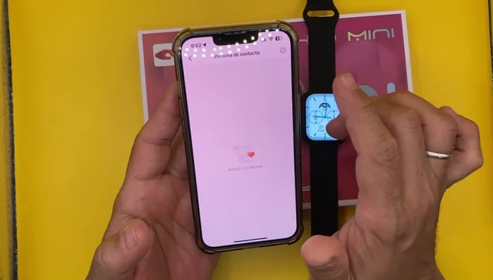 Asegúrate de que los contactos añadidos aparecen en la lista de contactos de emergencia de la aplicación.