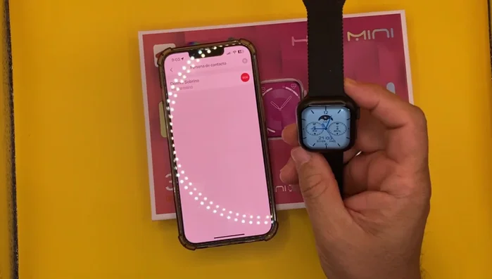 En tu smartwatch, presiona el botón SOS o la combinación de botones predefinida para activar la función de emergencia. Esto enviará una alerta a tus contactos de emergencia y realizará una llamada.