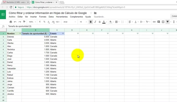 Seleccionar 'Ordenar de la A a la Z' o 'Ordenar de la Z a la A'.