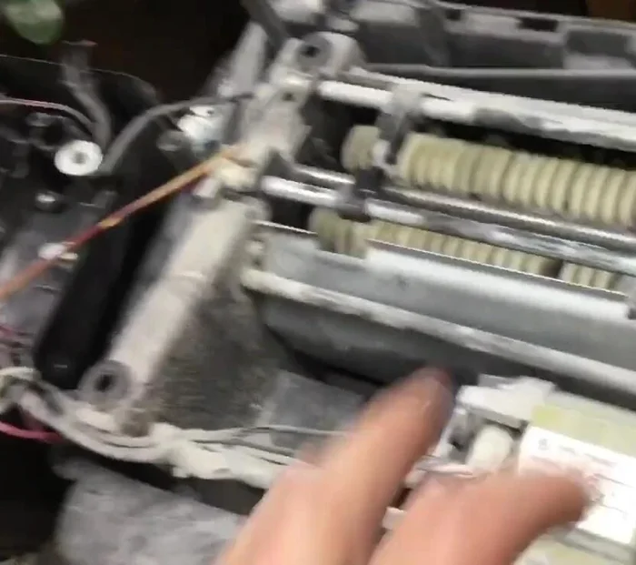 Desactivar el sistema de seguridad (si lo tiene) para poder probar el funcionamiento de la máquina. (323.34, 335.669)