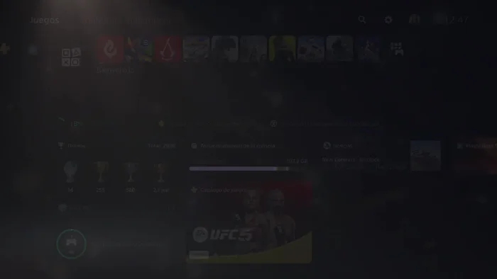 Conecta el mando a la consola con el cable USB.