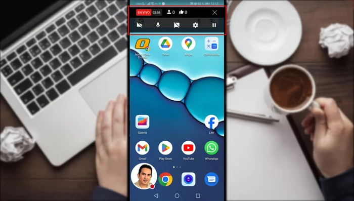 En la pantalla de transmisión, puedes activar/desactivar tu cámara y micrófono usando los iconos en la parte inferior.