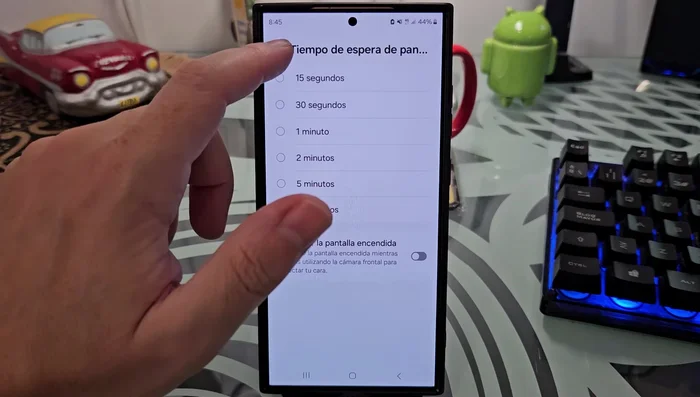 Busca y entra en la sección 'Aplicaciones'.
