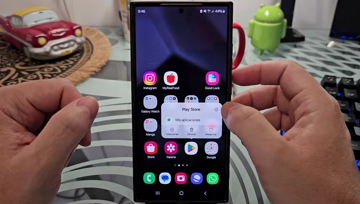 Toca la 'i' de información en la esquina superior derecha del menú.