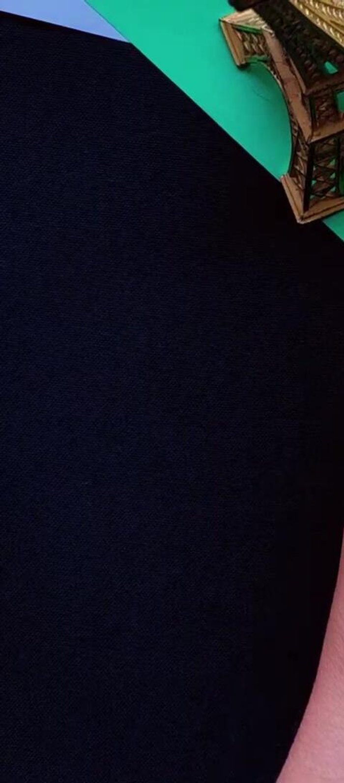 Elige la opción 'Agregar historia' y luego 'Cámara'.