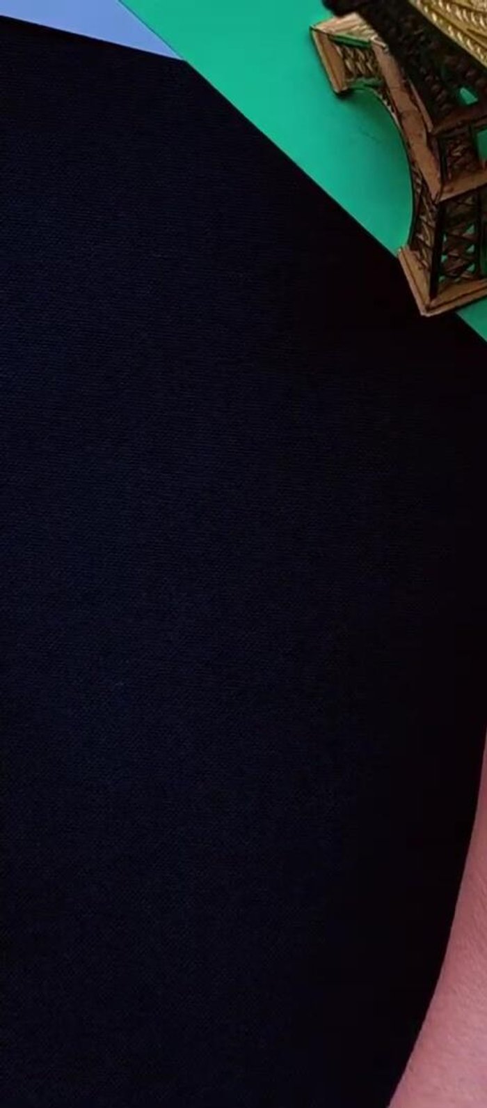 Elige la opción 'Agregar historia' y luego 'Cámara'.