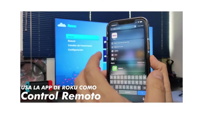 Descarga la aplicación de Roku en tu teléfono inteligente (iOS o Android).