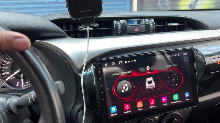 Identificar el problema: Pantalla táctil descalibrada o inoperativa.