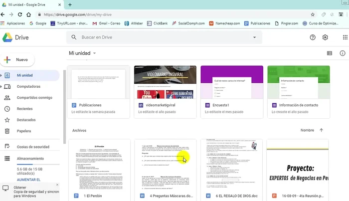 Inicia sesión con tu cuenta de Gmail.