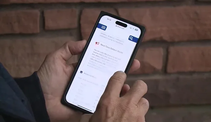 Consulta horarios y mapas de las rutas en tiempo real.