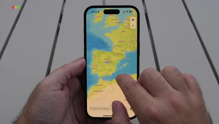 Puedes planificar rutas, buscar puntos de interés (restaurantes, tiendas, museos, etc.), y utilizar el transporte público.